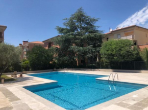 Belle résidence au centre de Saint Tropez avec piscine et garage